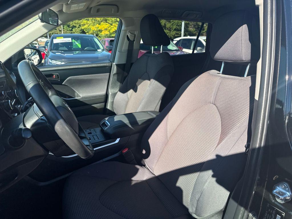used 2024 Toyota Highlander car, priced at $42,249