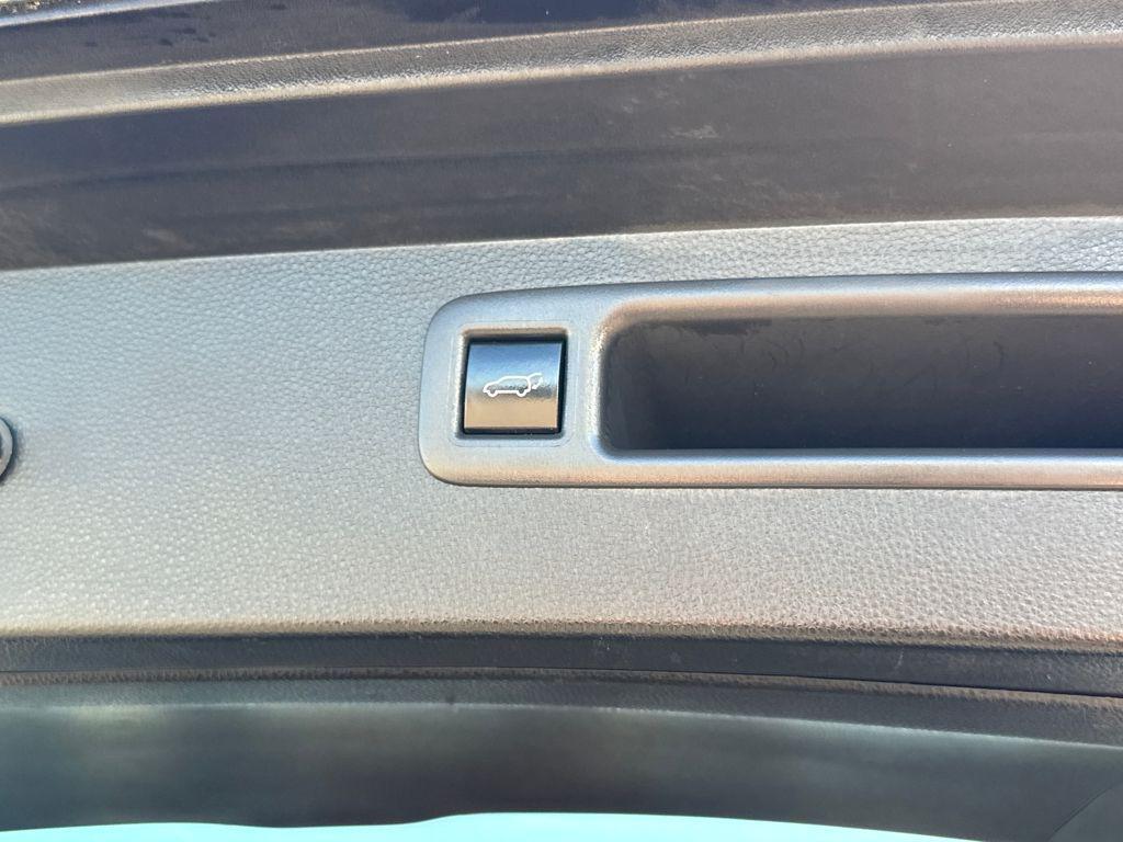 used 2022 Toyota Highlander car, priced at $37,489