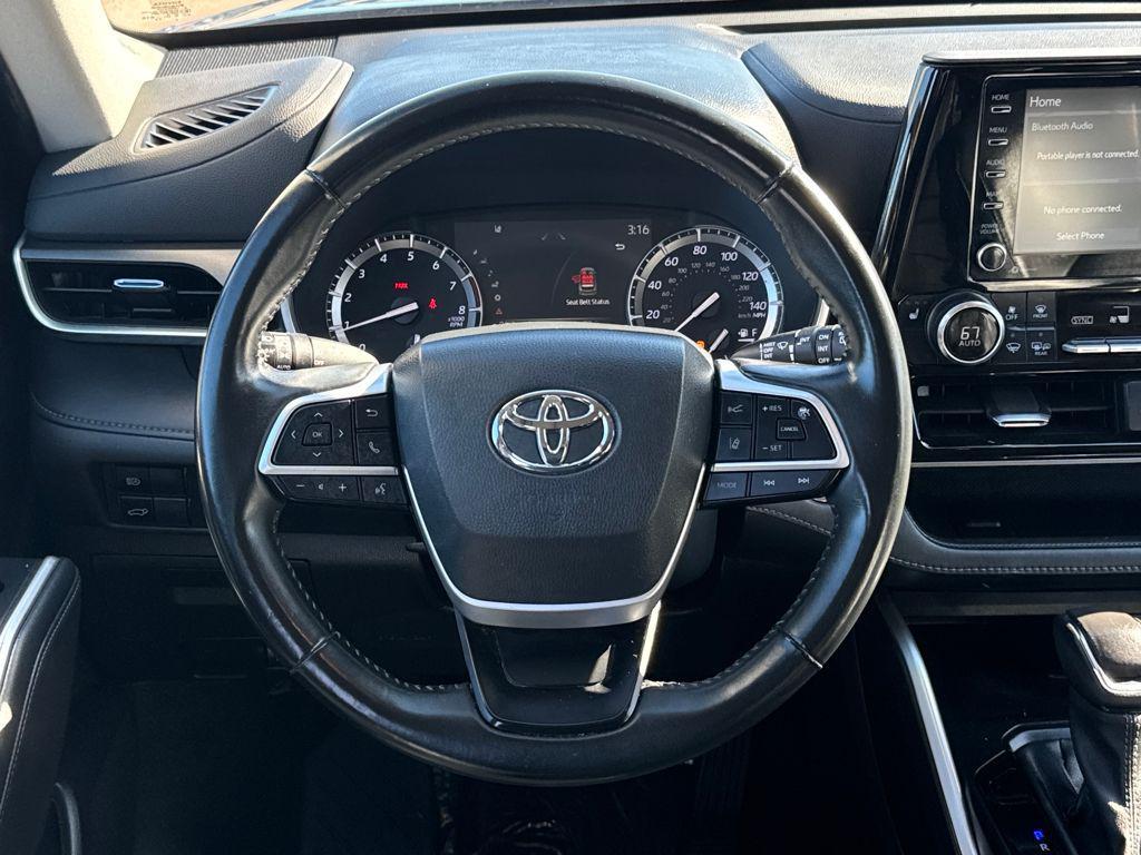 used 2022 Toyota Highlander car, priced at $37,489