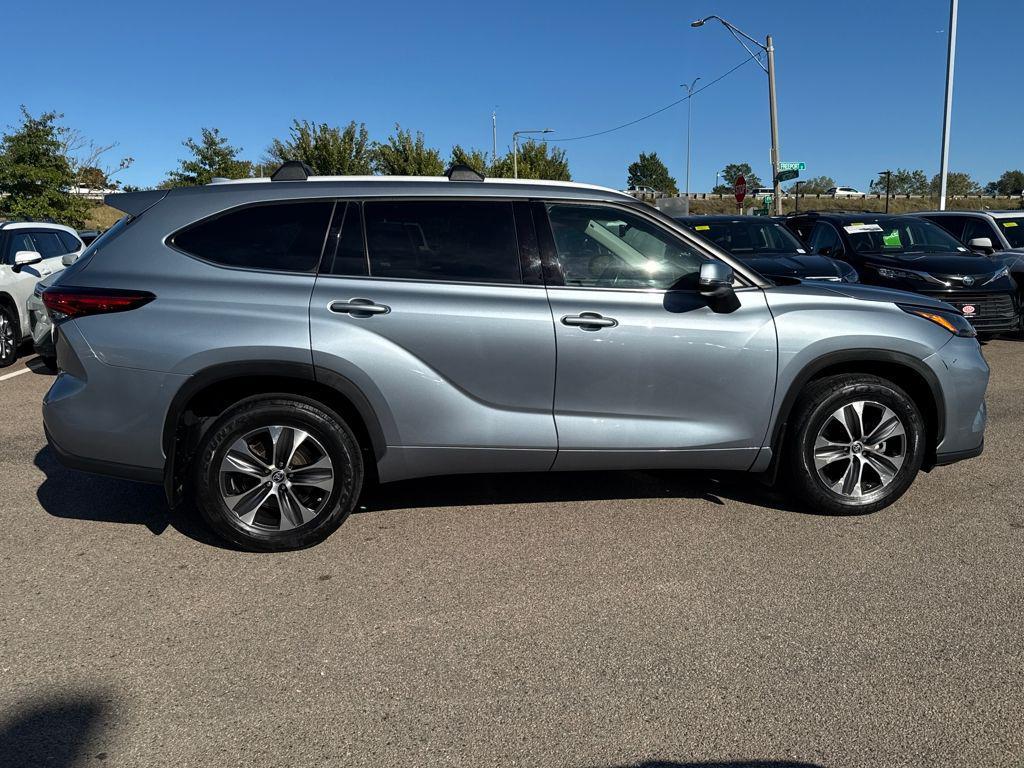 used 2022 Toyota Highlander car, priced at $37,489