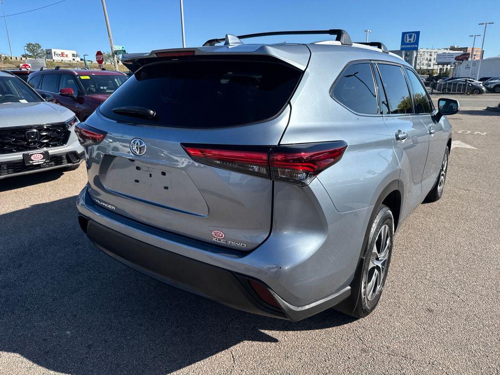 used 2022 Toyota Highlander car, priced at $37,489