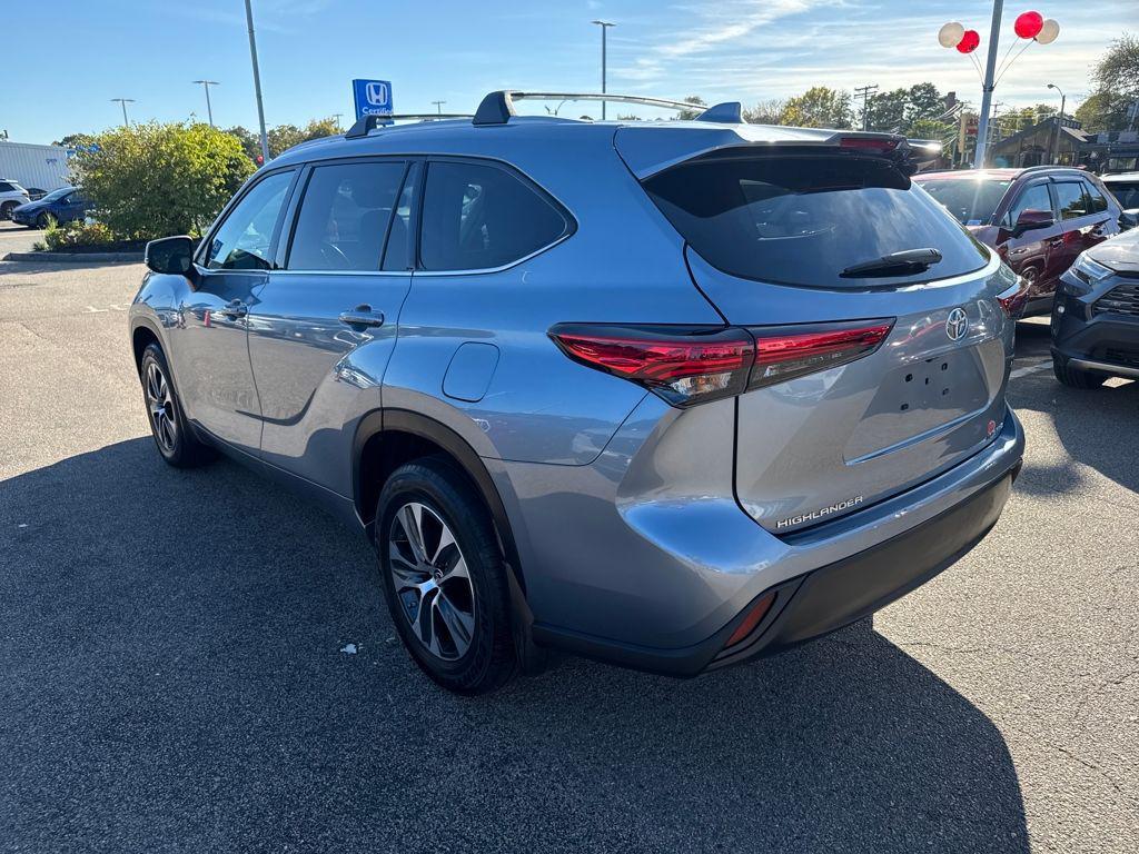 used 2022 Toyota Highlander car, priced at $37,489
