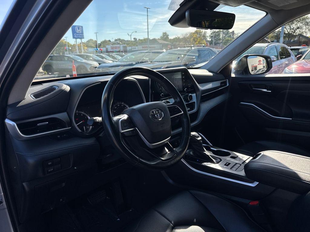 used 2022 Toyota Highlander car, priced at $37,489