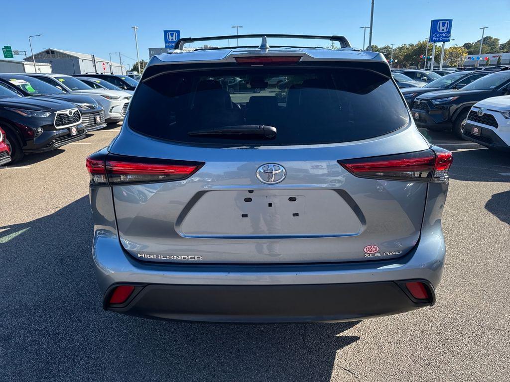 used 2022 Toyota Highlander car, priced at $37,489