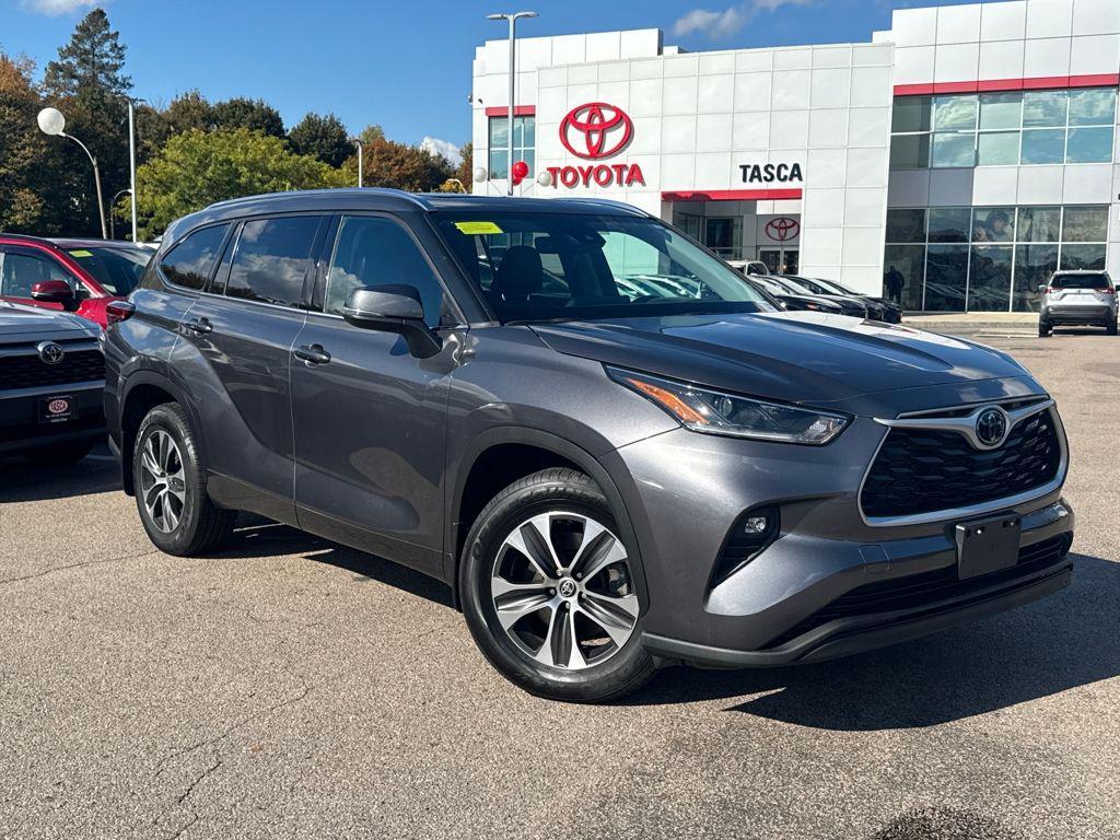 used 2021 Toyota Highlander car, priced at $32,999