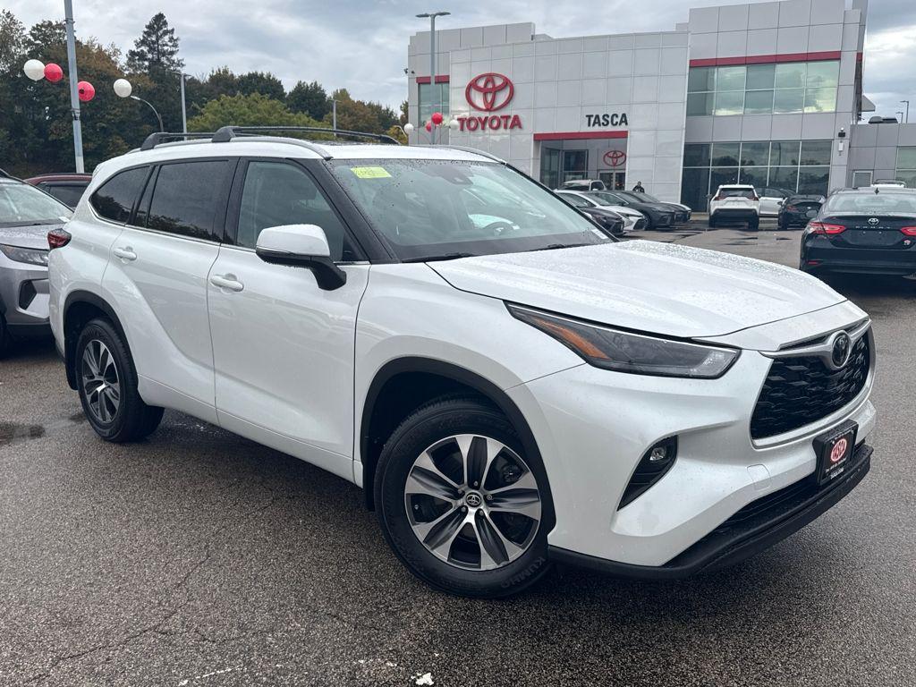 used 2022 Toyota Highlander car, priced at $38,498
