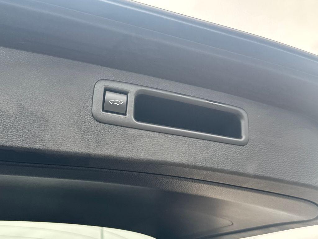 used 2023 Toyota Highlander car, priced at $38,731