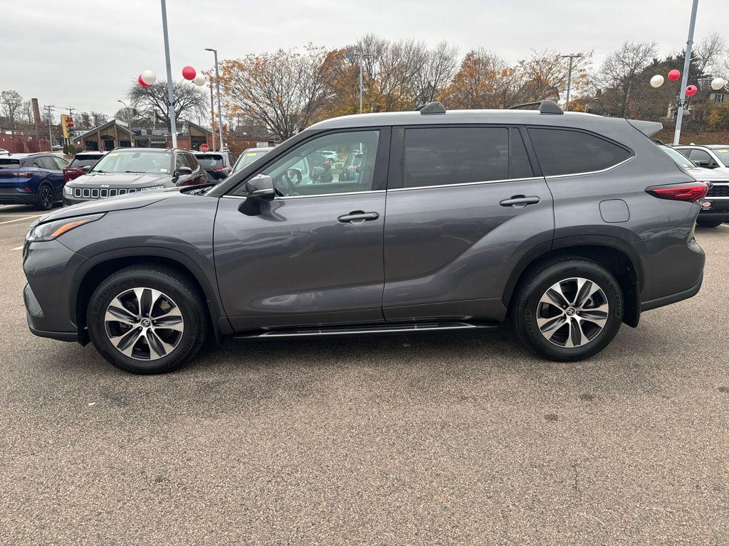 used 2023 Toyota Highlander car, priced at $38,731