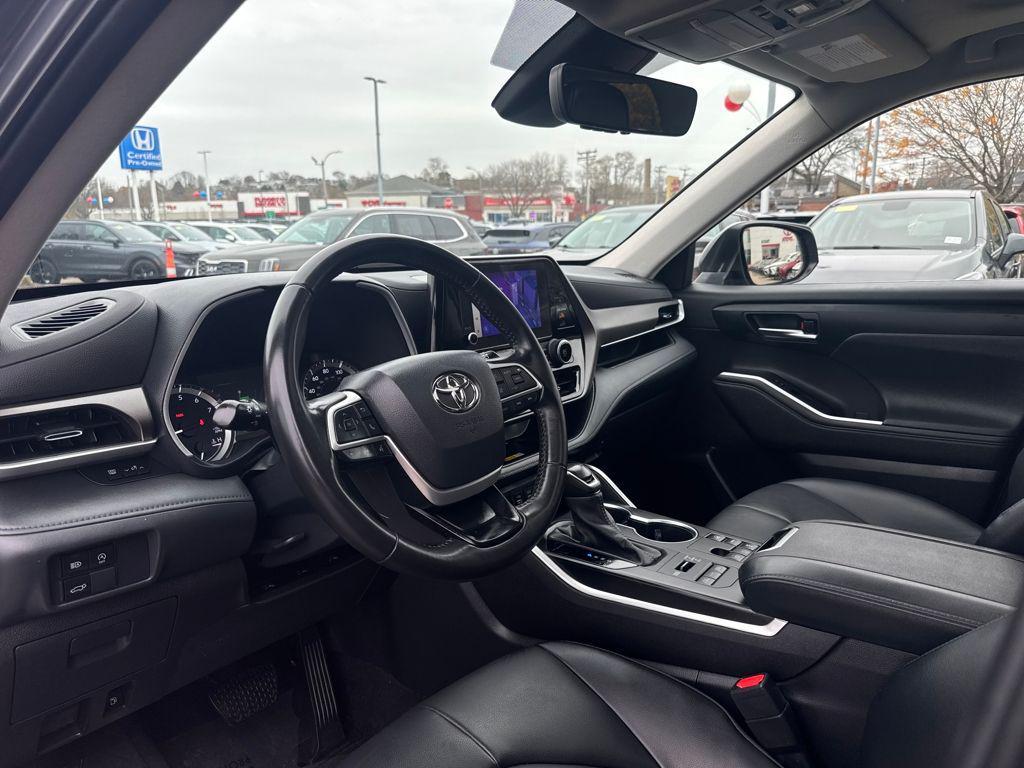used 2023 Toyota Highlander car, priced at $38,731