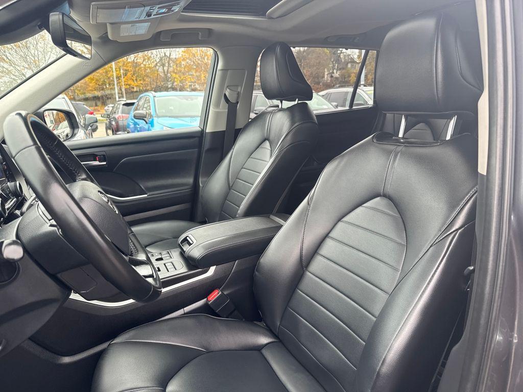 used 2023 Toyota Highlander car, priced at $38,731