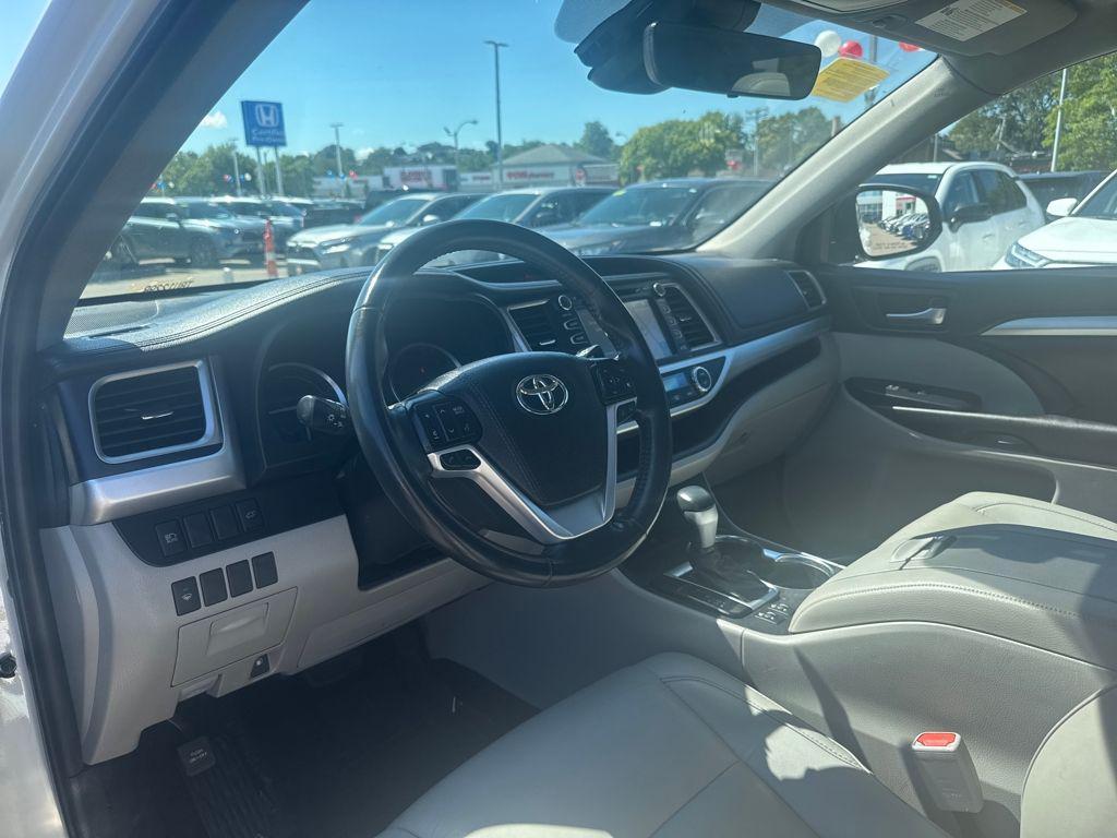 used 2019 Toyota Highlander Hybrid car, priced at $30,698