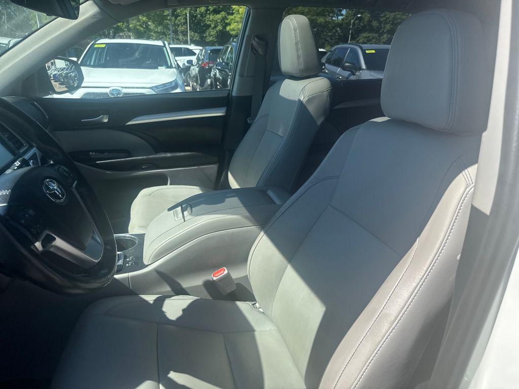used 2019 Toyota Highlander Hybrid car, priced at $30,698