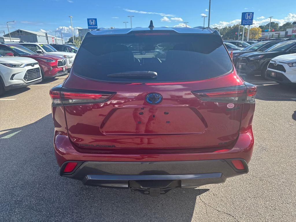 used 2024 Toyota Highlander Hybrid car, priced at $48,498