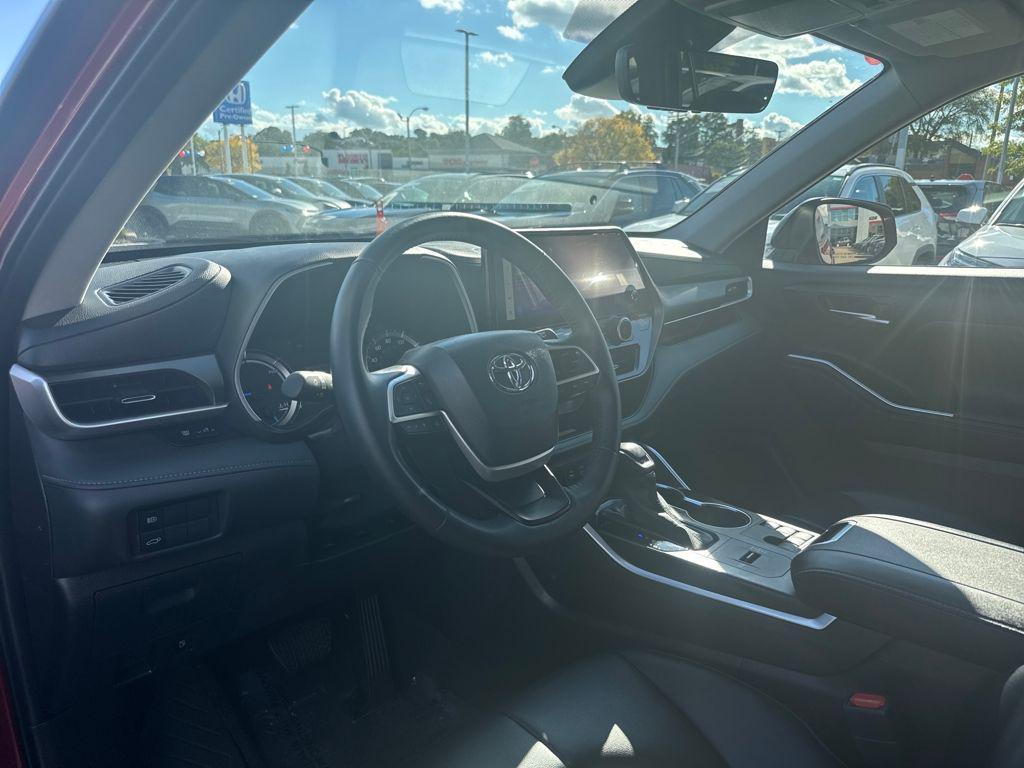 used 2024 Toyota Highlander Hybrid car, priced at $48,498