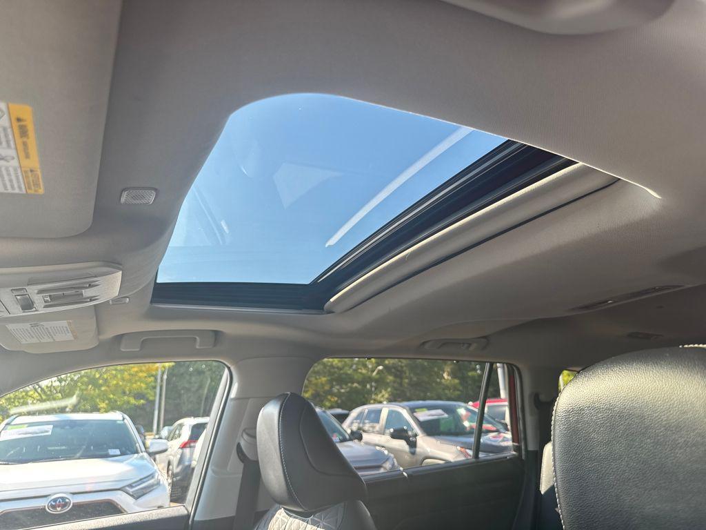 used 2024 Toyota Highlander Hybrid car, priced at $48,498