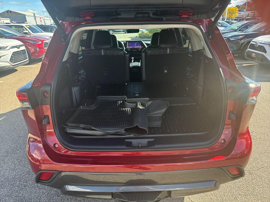 used 2024 Toyota Highlander Hybrid car, priced at $48,498