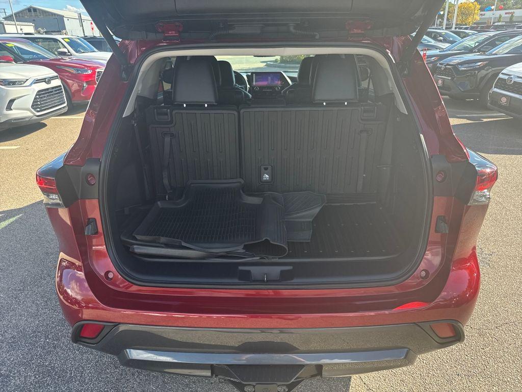 used 2024 Toyota Highlander Hybrid car, priced at $48,498