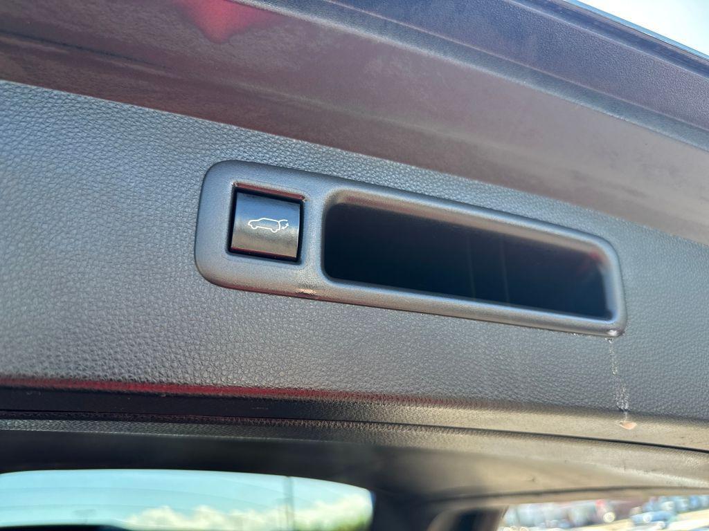 used 2020 Toyota Highlander car, priced at $29,998