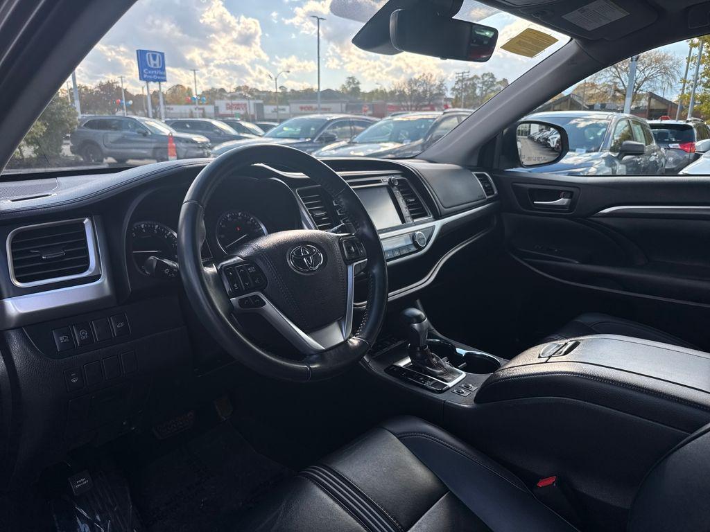 used 2019 Toyota Highlander car, priced at $26,489