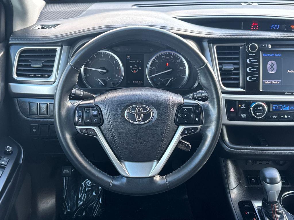 used 2019 Toyota Highlander car, priced at $26,489