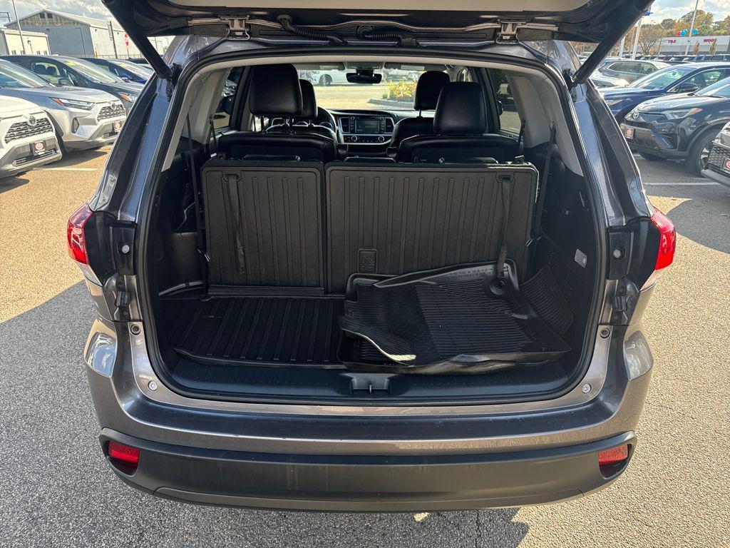 used 2019 Toyota Highlander car, priced at $26,489