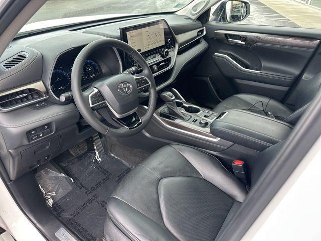 used 2023 Toyota Highlander car