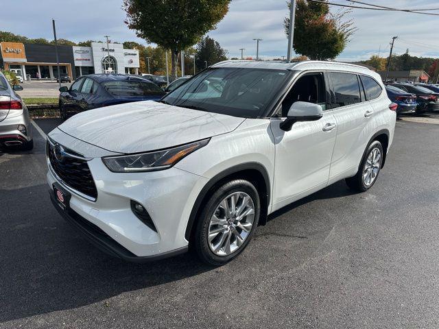 used 2023 Toyota Highlander car