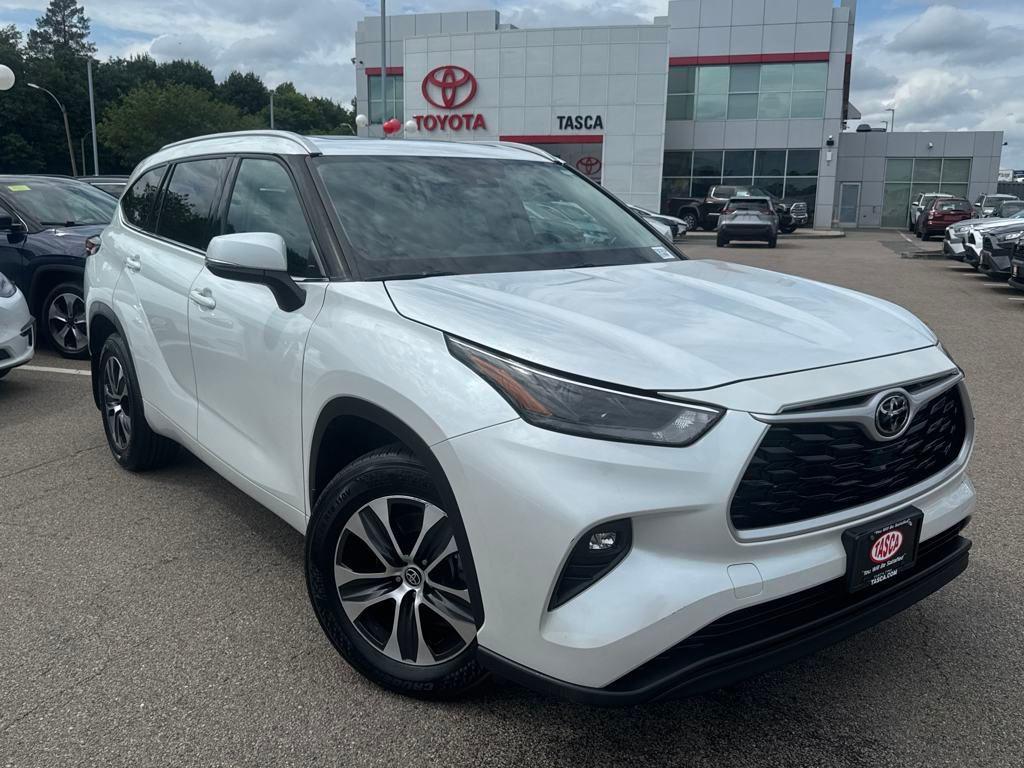 used 2022 Toyota Highlander car, priced at $38,298