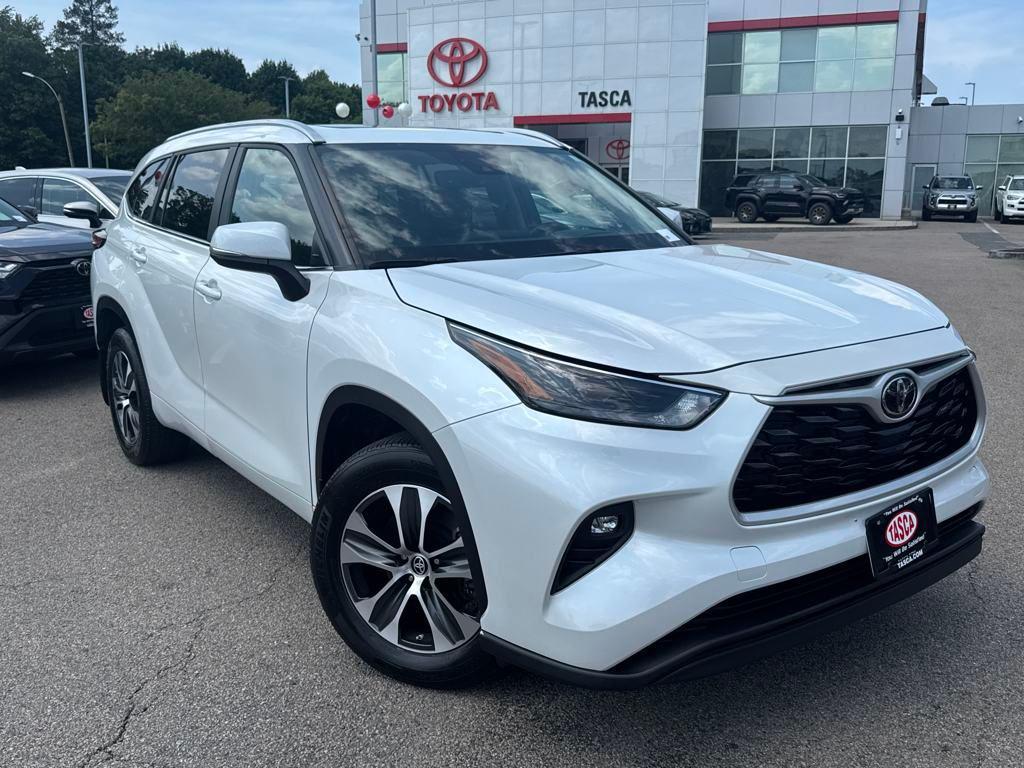 used 2023 Toyota Highlander car, priced at $40,887