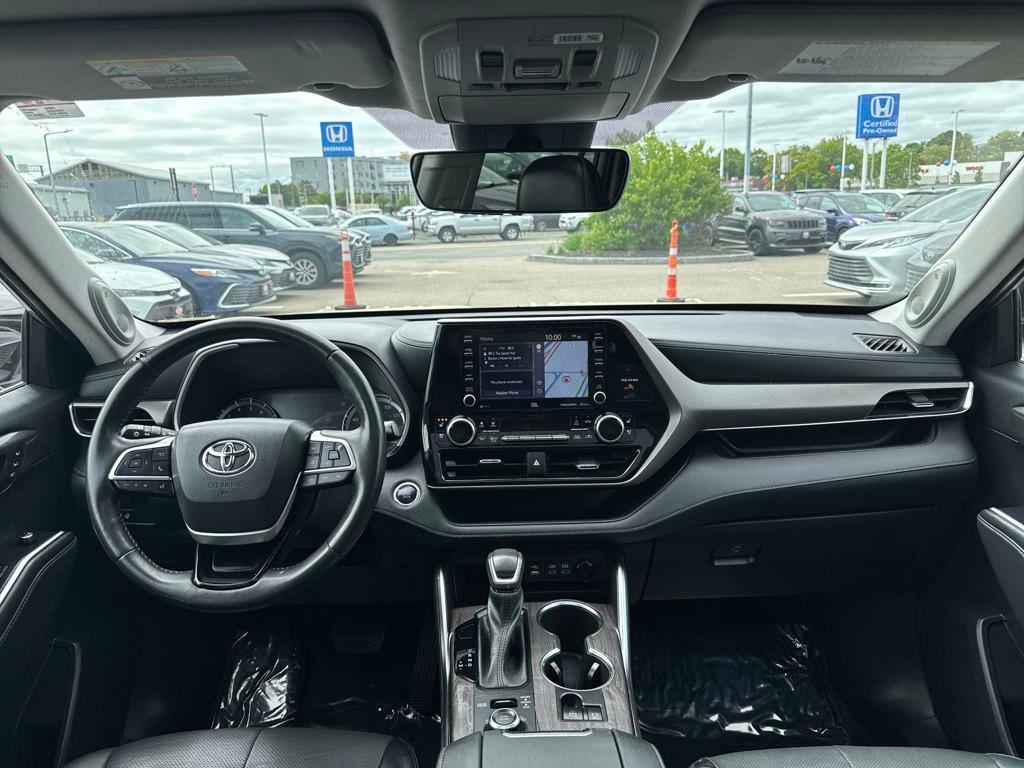 used 2022 Toyota Highlander car, priced at $39,999