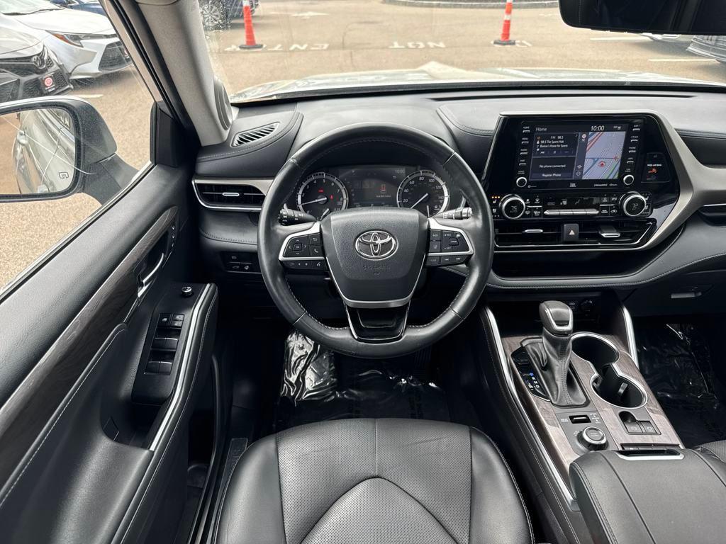 used 2022 Toyota Highlander car, priced at $39,999
