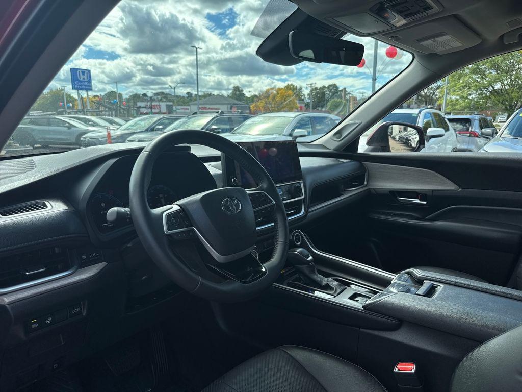 used 2025 Toyota Grand Highlander car, priced at $55,998