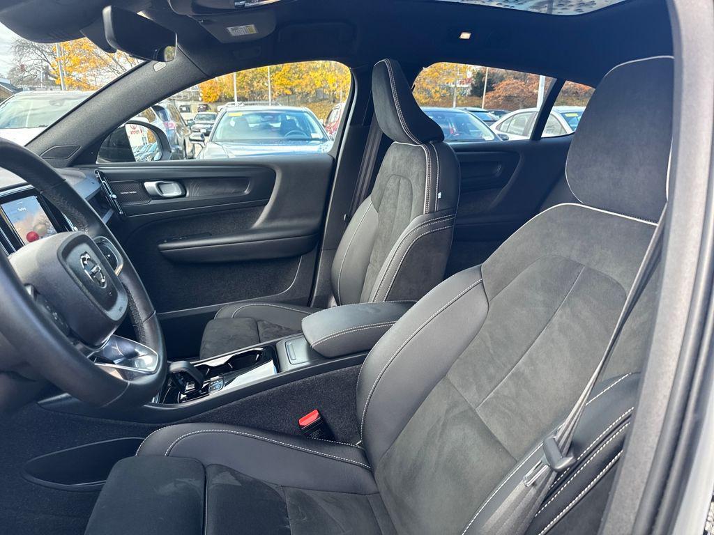 used 2023 Volvo C40 Recharge Pure Electric car, priced at $32,039