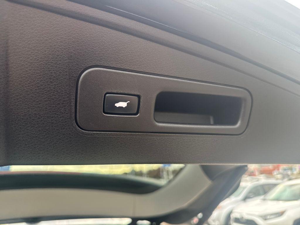 used 2020 Acura MDX car, priced at $27,330