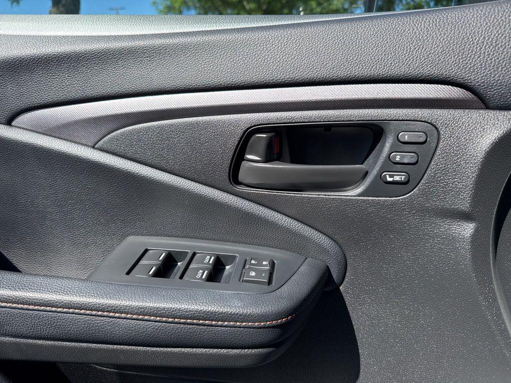 used 2022 Honda Pilot car, priced at $35,999