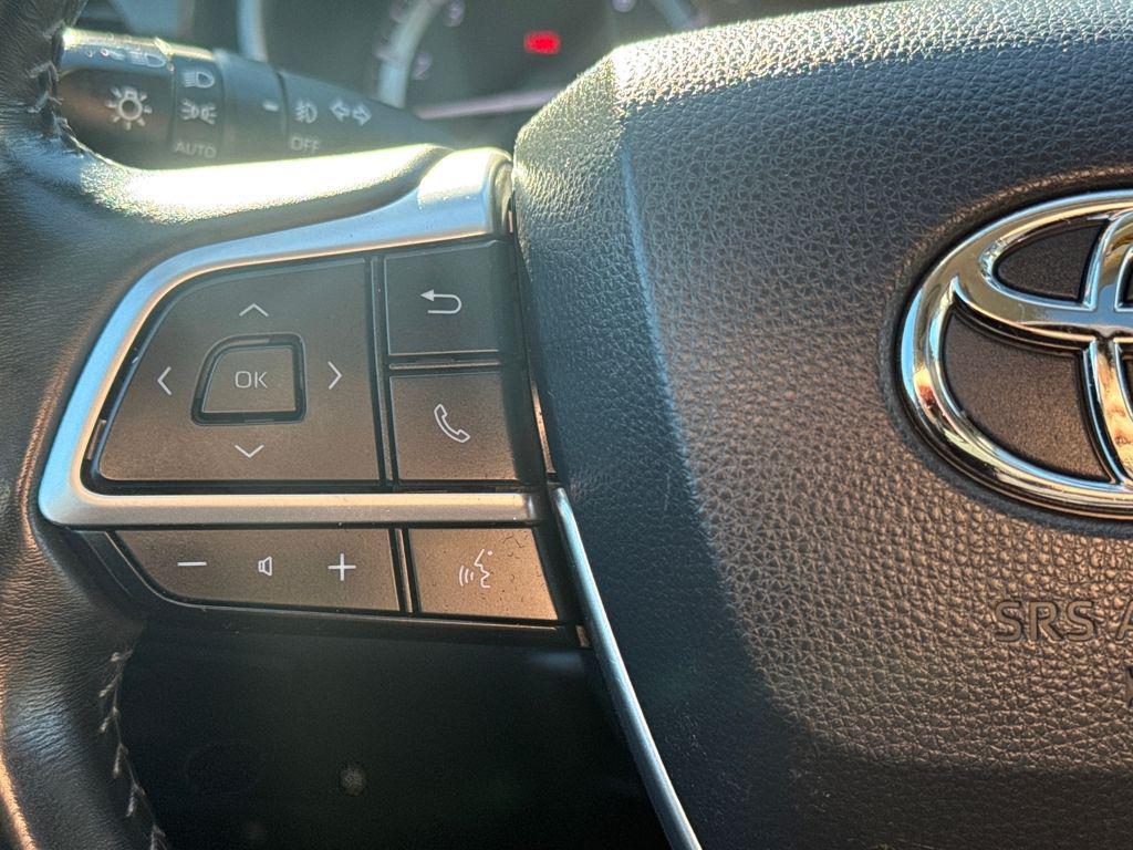 used 2022 Toyota Highlander car, priced at $36,498