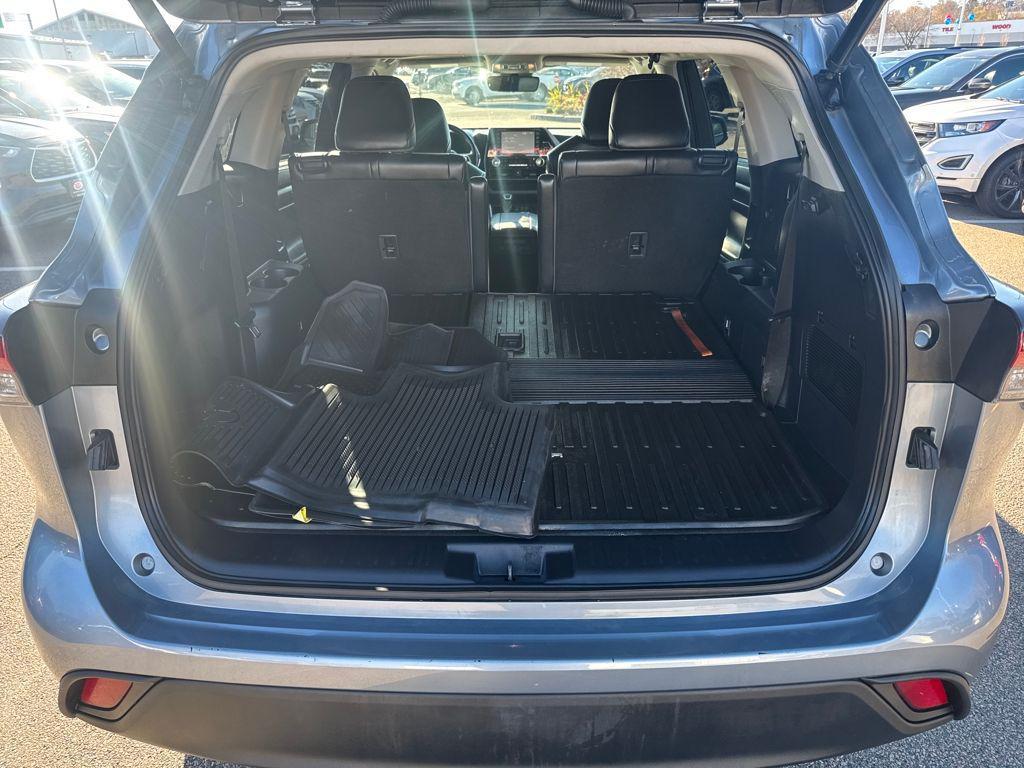 used 2022 Toyota Highlander car, priced at $36,498