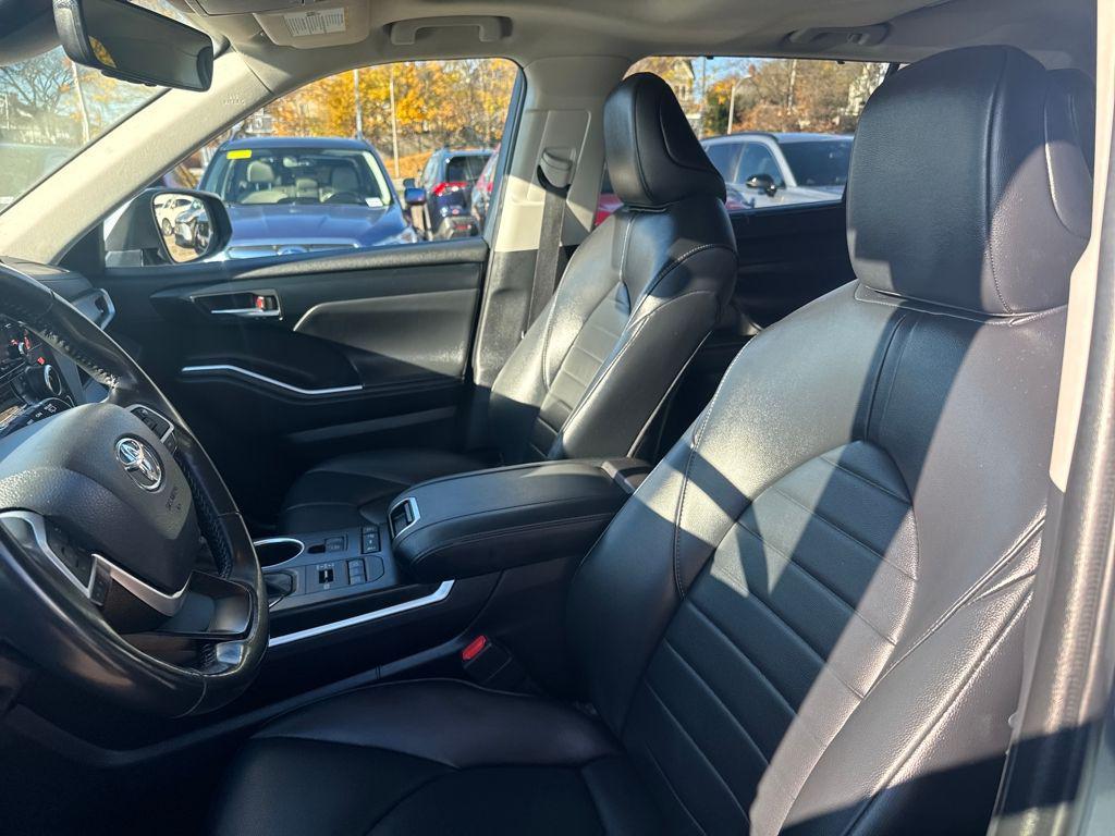 used 2022 Toyota Highlander car, priced at $36,498