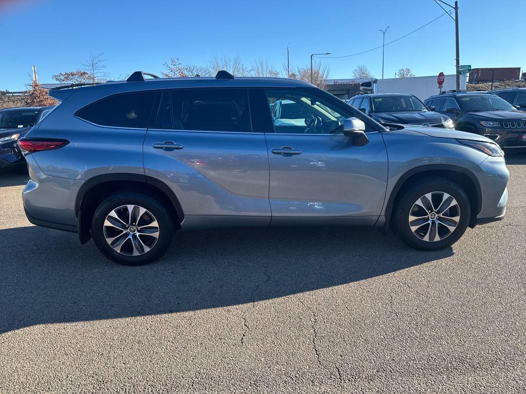 used 2022 Toyota Highlander car, priced at $36,498