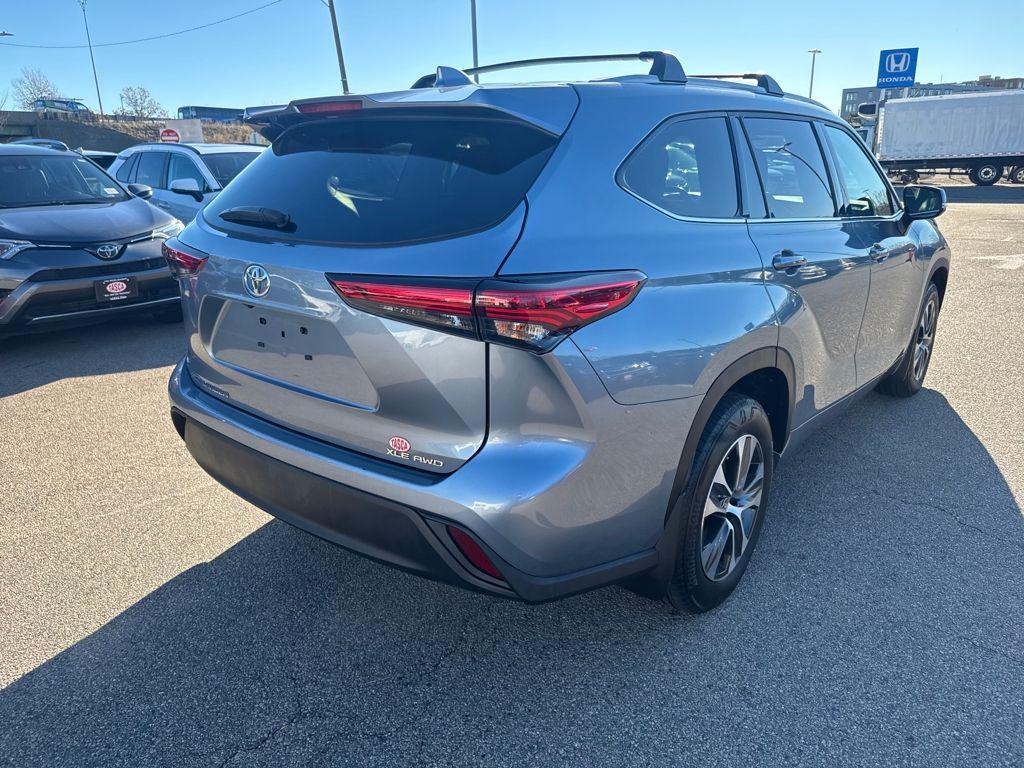 used 2022 Toyota Highlander car, priced at $36,498