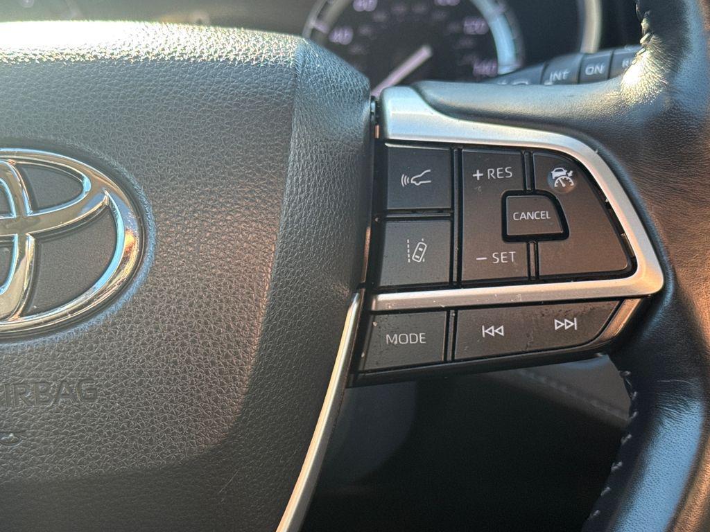 used 2022 Toyota Highlander car, priced at $36,498