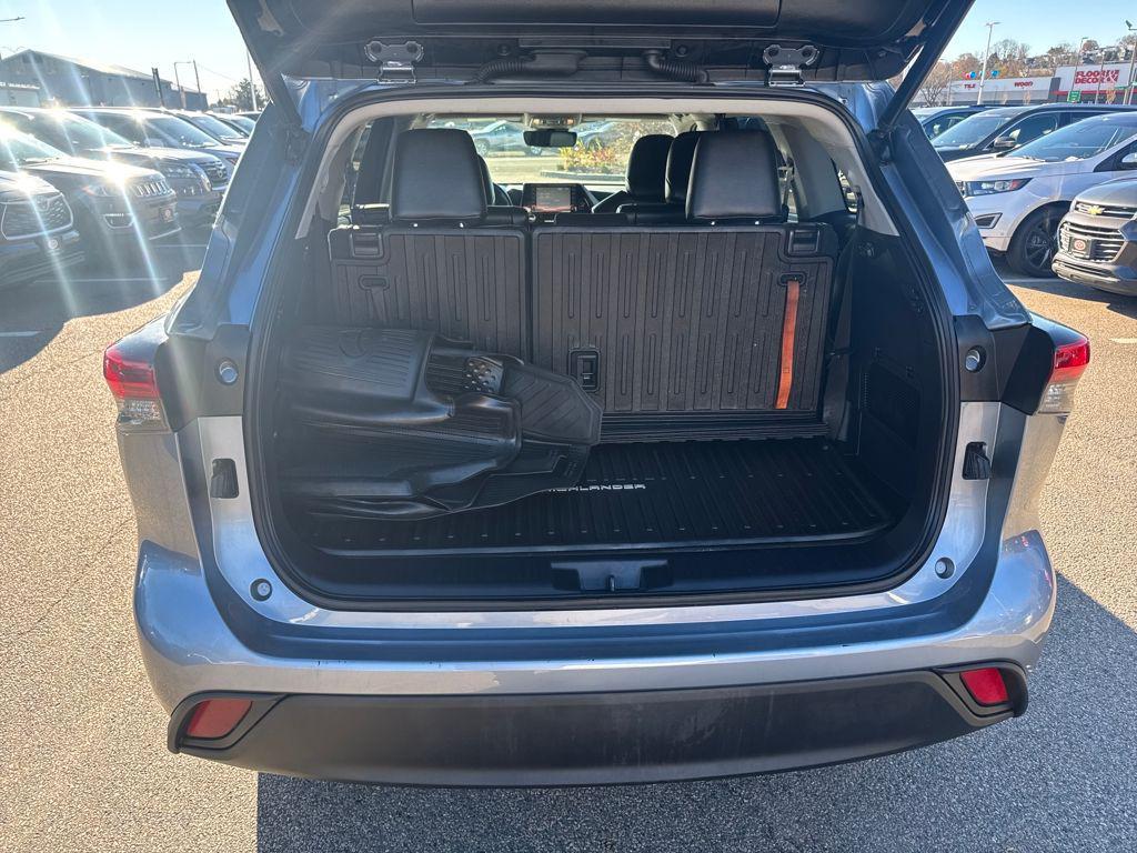 used 2022 Toyota Highlander car, priced at $36,498