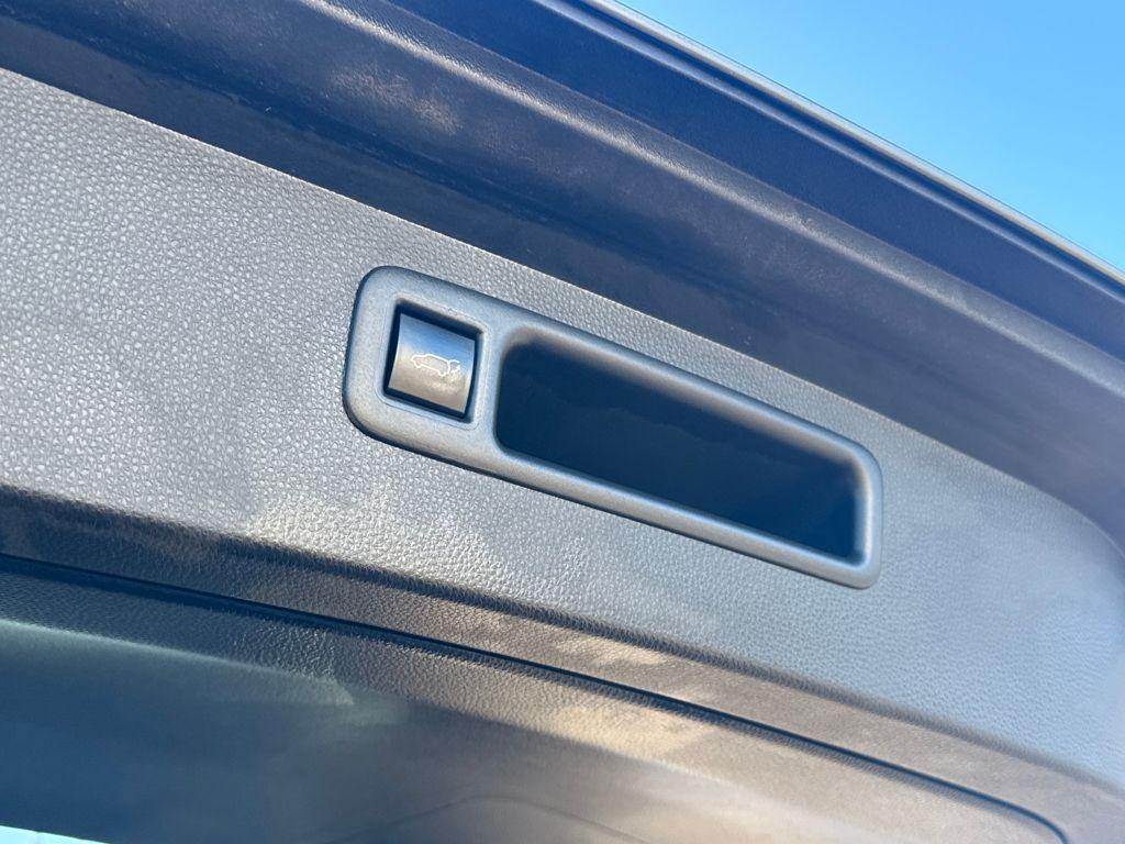 used 2022 Toyota Highlander car, priced at $36,498