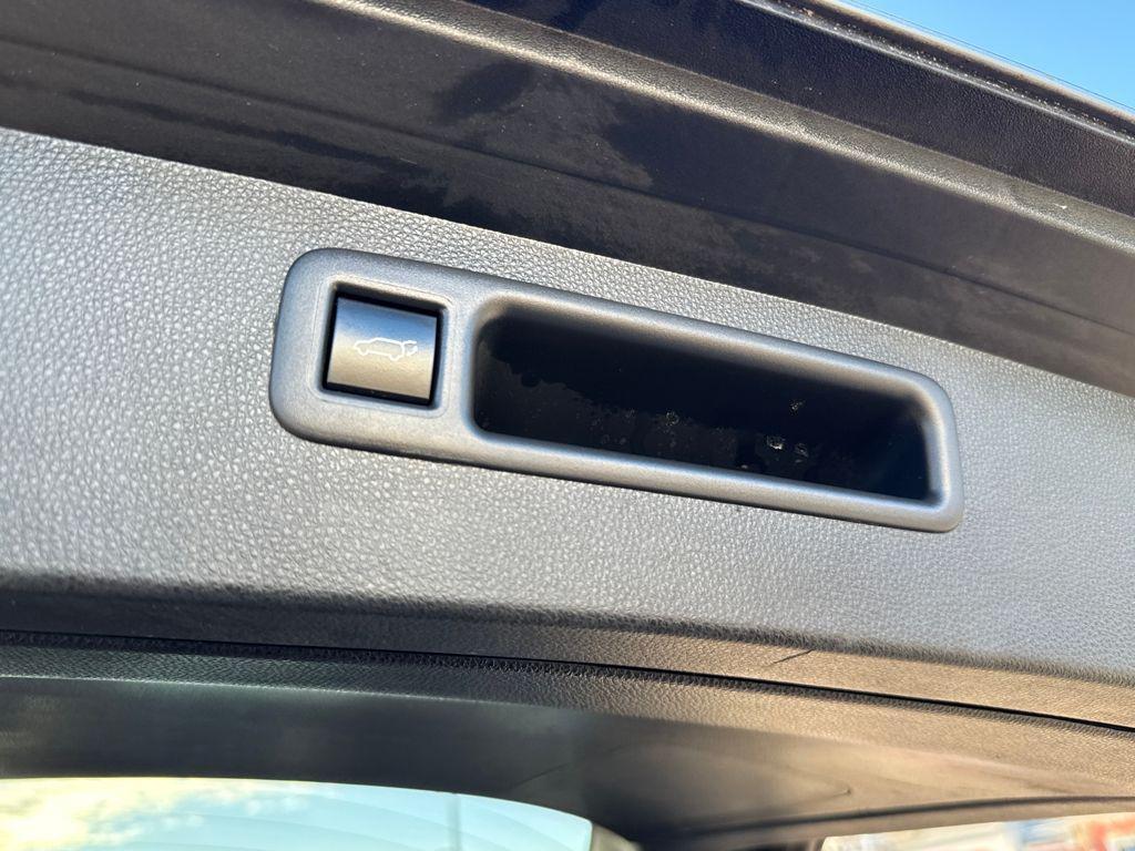 used 2022 Toyota Highlander car, priced at $36,998