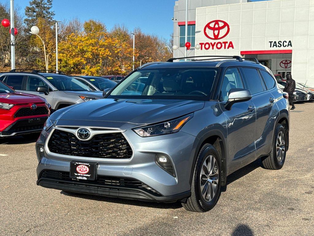 used 2022 Toyota Highlander car, priced at $36,998