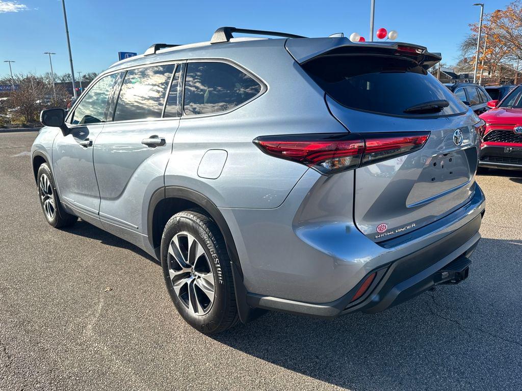 used 2022 Toyota Highlander car, priced at $36,998