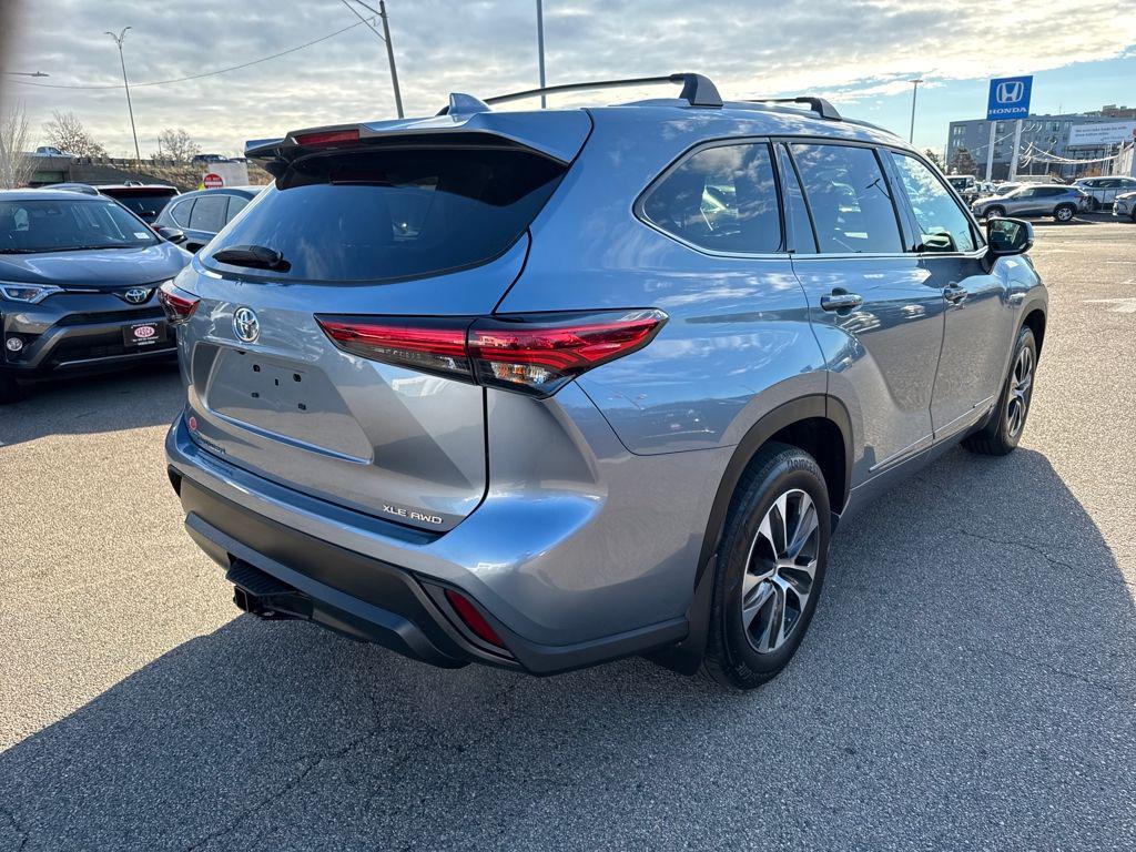 used 2022 Toyota Highlander car, priced at $36,998