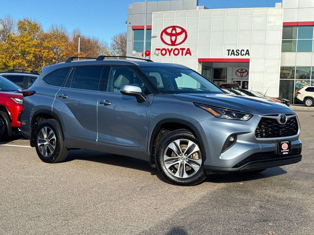 used 2022 Toyota Highlander car, priced at $36,998