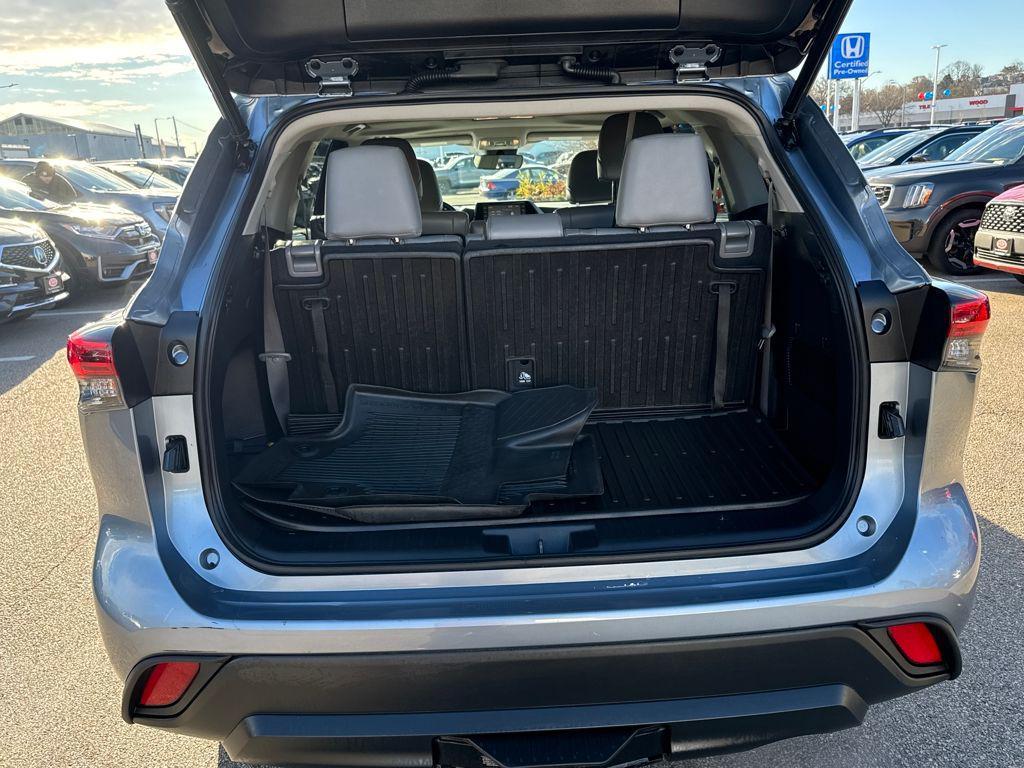 used 2022 Toyota Highlander car, priced at $36,998