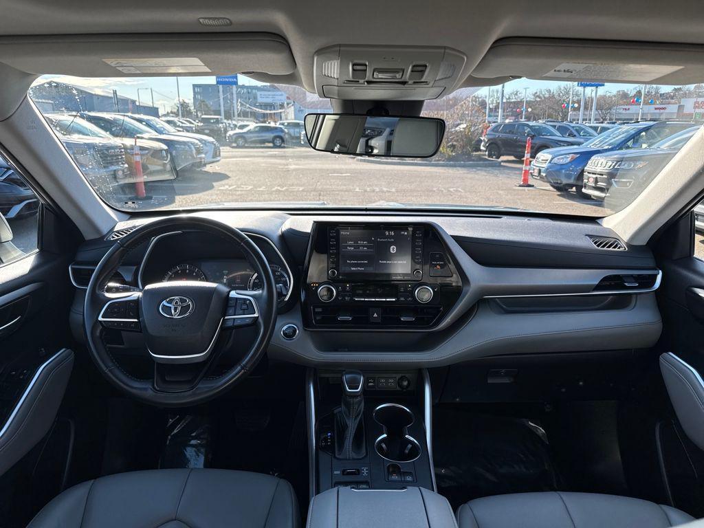 used 2022 Toyota Highlander car, priced at $36,998